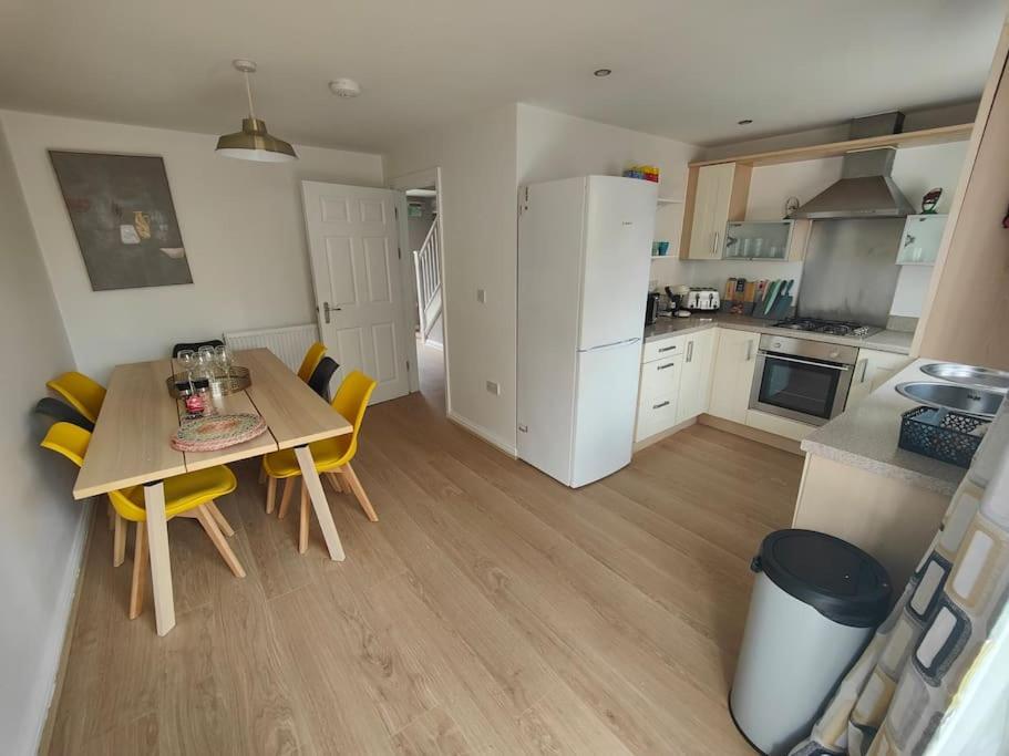 Shoreline Seaside Holiday Home Aberavon Beach Port Talbot Exterior foto